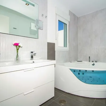Playa Blanca Sleeps 8 Pool Air Con Wifi * Playa Blanca (Lanzarote)