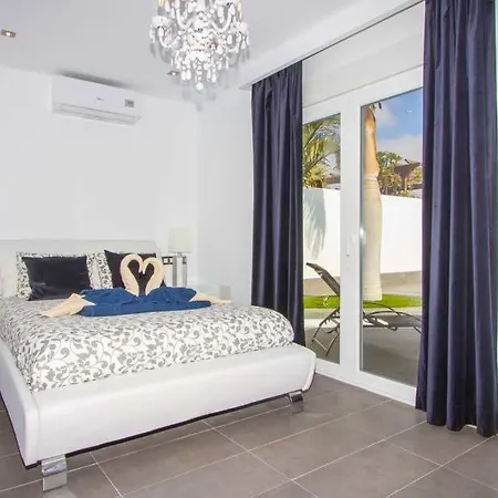 Playa Blanca Sleeps 8 Pool Air Con Wifi Vila Playa Blanca (Lanzarote)