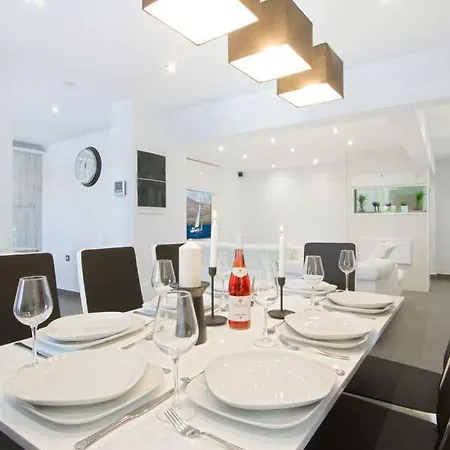 Playa Blanca Sleeps 8 Pool Air Con Wifi