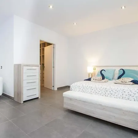 Playa Blanca Sleeps 8 Pool Air Con Wifi Villa Playa Blanca (Lanzarote)