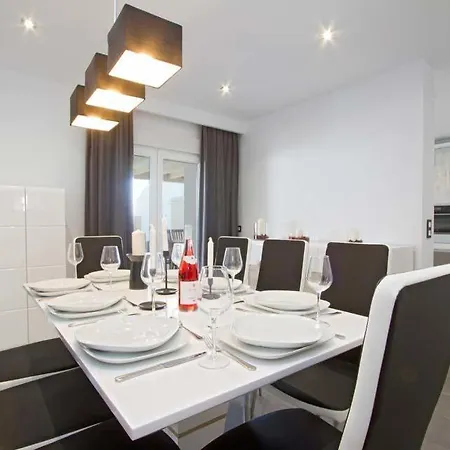 Playa Blanca Sleeps 8 Pool Air Con Wifi Villa *
